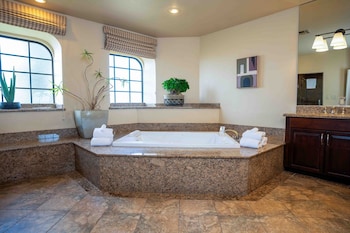 Room (Mccormick Residence)