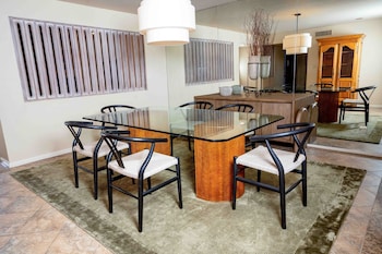 Room (Mccormick Residence)