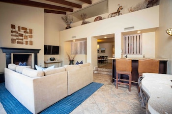 Room (Mccormick Residence)