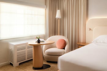 Room, 2 King Beds, Courtyard View