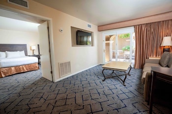 Villa, 2 Queen Beds, Roll-in Shower (Mobility Accessible)