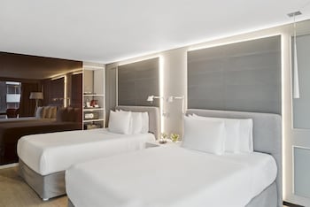 Premium Room (2 Double Beds)