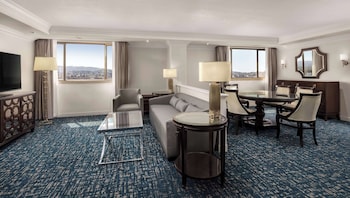 1 King One Bedroom Presidential Suite