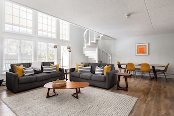 Condo, 2 Bedrooms, Kitchen, Mountain View