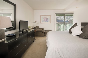 Condo, 2 Bedrooms, Kitchen, Mountain View