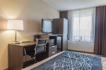 Deluxe Queen Room with Sofa Bed, Upper Floor