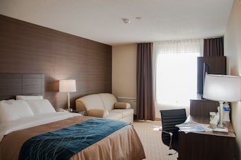 Deluxe Queen Room with Sofa Bed, Upper Floor