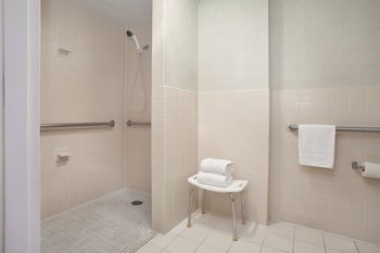 Standard Room, 1 Queen Bed, Accessible