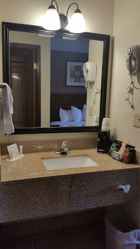 Studio Suite, 1 King Bed, Non Smoking