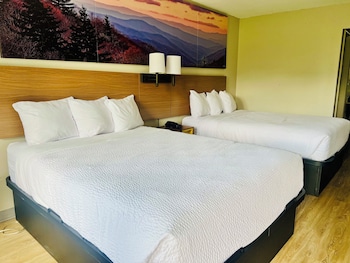 Room, 2 Queen Beds, Non Smoking (Pet-Friendly)
