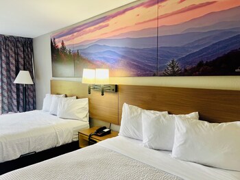 Suite, 2 Queen Beds, Non Smoking