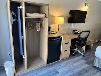 Standard Room, 1 Queen Bed with Sofabed, Second Floor