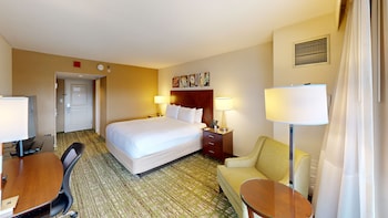 Room, 1 King Bed (Poolside)