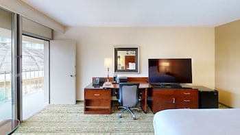 Room, 1 King Bed (Poolside)