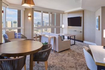 Ocean Front 1 Bedroom Suite 2 Queen Beds