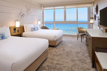 Ocean Front Premier 2 Queen Beds