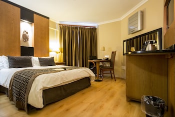 Standard Room (Queen)