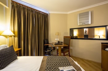 Standard Room (Queen)