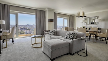 Grand Suite, Balcony (Doheny)