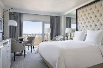 Deluxe Room, 1 King Bed, Balcony