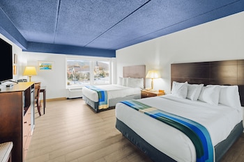 Standard Room, 2 Queen Beds, Non Smoking (Top Floor)