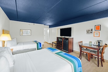 Standard Room, 2 Queen Beds, Non Smoking (Top Floor)