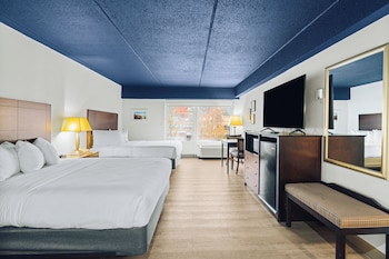 Room, 2 Queen Beds, Accessible, Non Smoking (Accessible Tub)