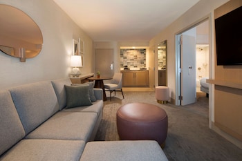 Suite, 1 King Bed, Accessible, Balcony