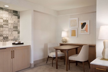 Suite, 1 Bedroom (2 Queen Beds)