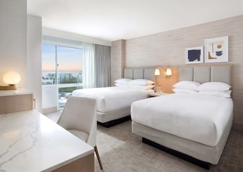 Room, 2 Double Beds, City View