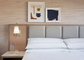 Suite, 1 King Bed, Balcony, City View