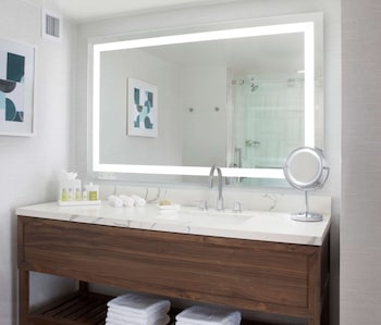 Suite, 2 Queen Beds, City View