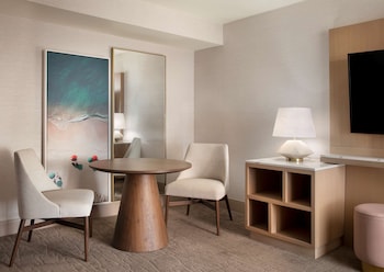 Suite, 1 King Bed, Accessible, Balcony (Hearing)