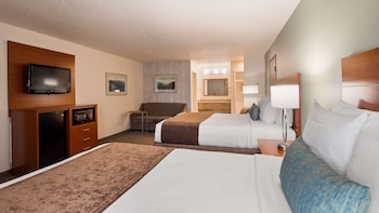 Standard Room, 2 Queen Beds, Refrigerator & Microwave (with Sofabed)