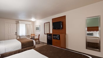 Standard Room, 2 Queen Beds, Fireplace