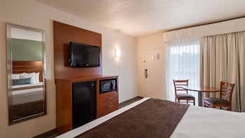 Standard Room, 1 King Bed, Microwave