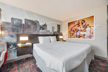 Standard Room, 1 King Bed, Non Smoking, Refrigerator & Microwave (with Sofabed)