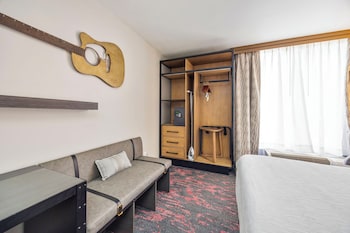 Standard Room, 1 King Bed, Non Smoking, Refrigerator & Microwave (with Sofabed)