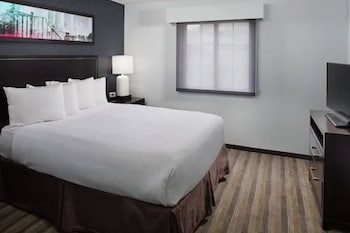 Room, 1 Bedroom, Accessible, Bathtub (1 queenbed & 1 sofabed)