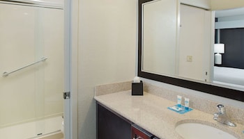 Room, 1 Bedroom, Accessible, Bathtub (1 queenbed & 1 sofabed)