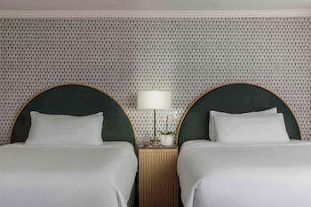 Deluxe Room, 2 Queen Beds (Deluxe Two Queen)