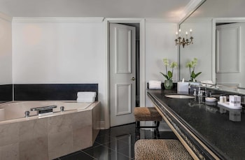 Presidential Suite, 1 King Bed with Sofa bed, Hot Tub, Courtyard View (Presidential Suite)