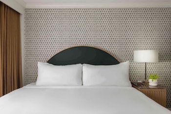 Standard Room, 1 King Bed (Petite King)