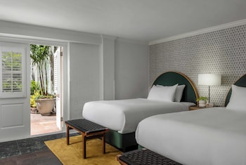 Deluxe Room, 2 Queen Beds (Deluxe Poolside Courtyard Two Queens)