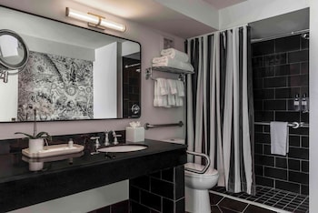 Room, 1 King Bed, Accessible (Deluxe King ADA Guestroom)