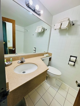 Standard Room, 1 King Bed, Non Smoking (2nd Floor)