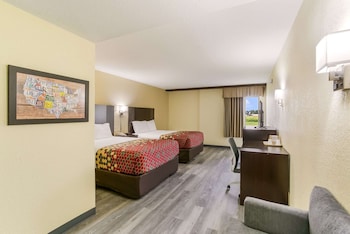 Standard Room, 2 Queen Beds, Smoking (1st Floor)