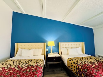 Standard Room, 2 Queen Beds, Non Smoking (2nd Floor)