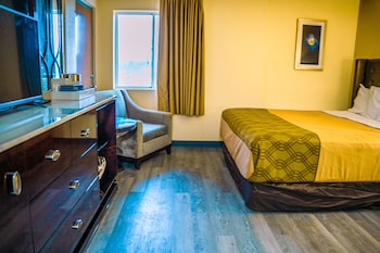 Standard Room, 1 King Bed, Accessible, Non Smoking (1st Floor)