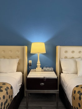 Standard Room, 2 Queen Beds, Non Smoking (2nd Floor)